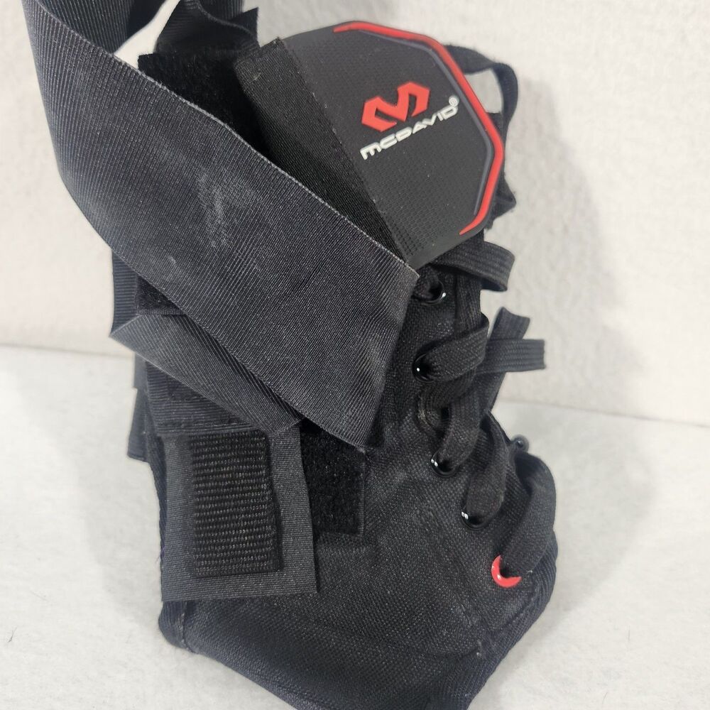 McDavid 195 Ultralight Ankle Brace with Straps Small Black